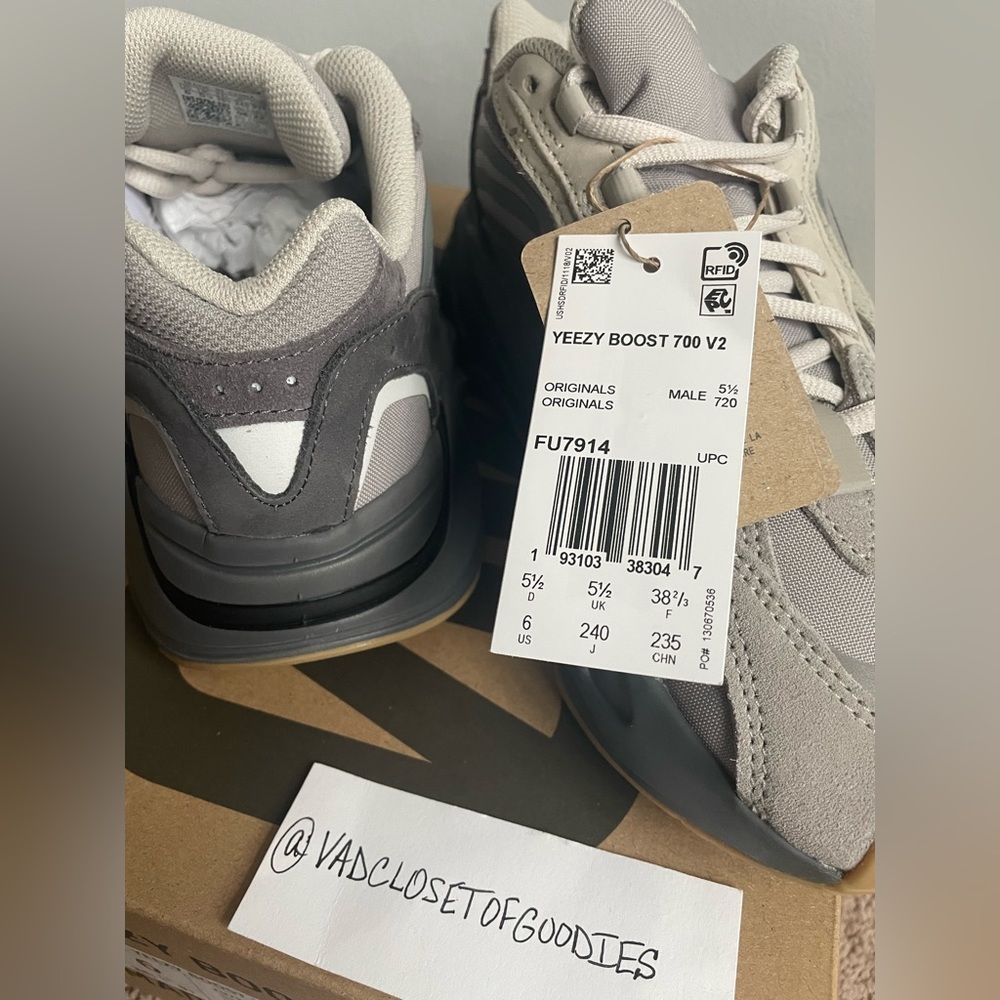 Yeezy 700 “Tephra” - Picture 13 of 15